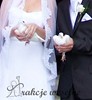 białe gołebie na ślubie